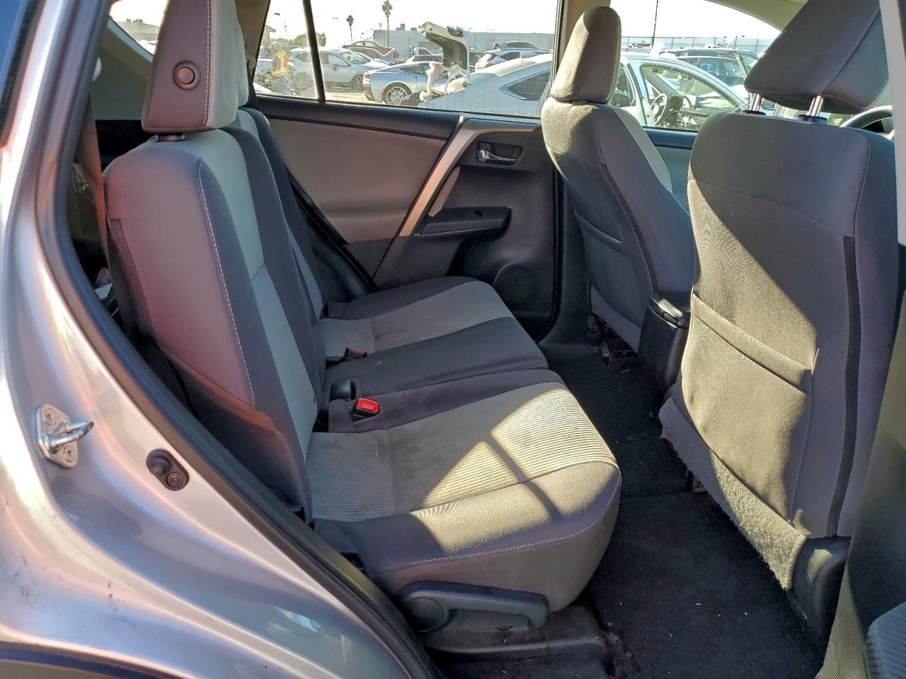 2014 TOYOTA RAV4 XLE photo 11