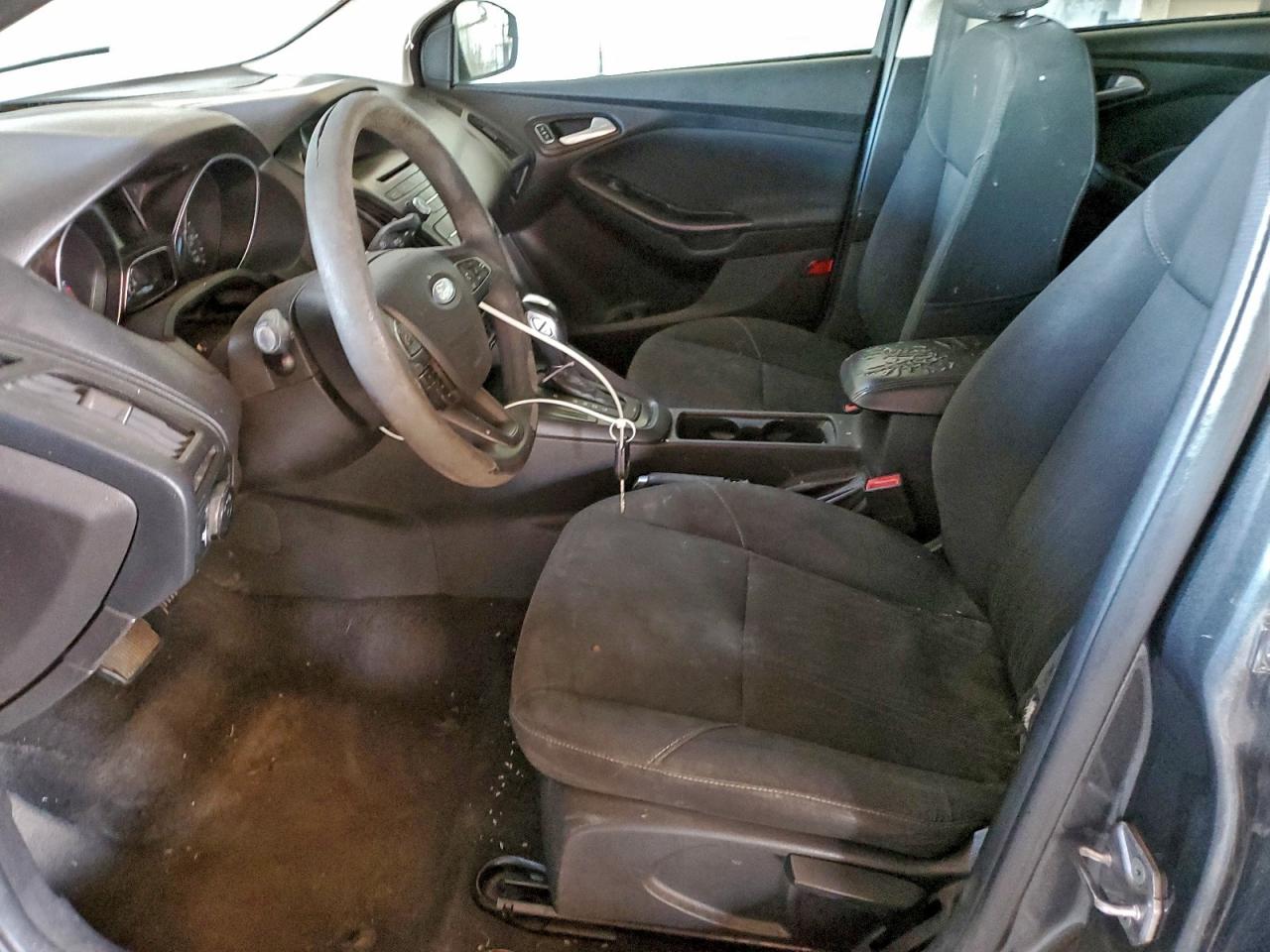 2015 FORD FOCUS SE photo 19