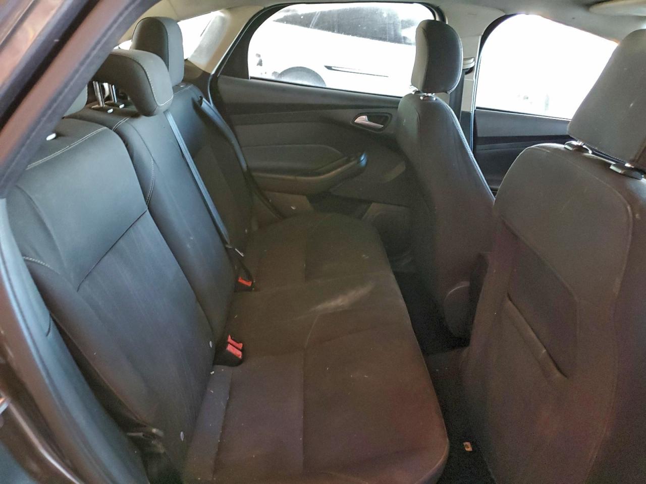 2015 FORD FOCUS SE photo 28