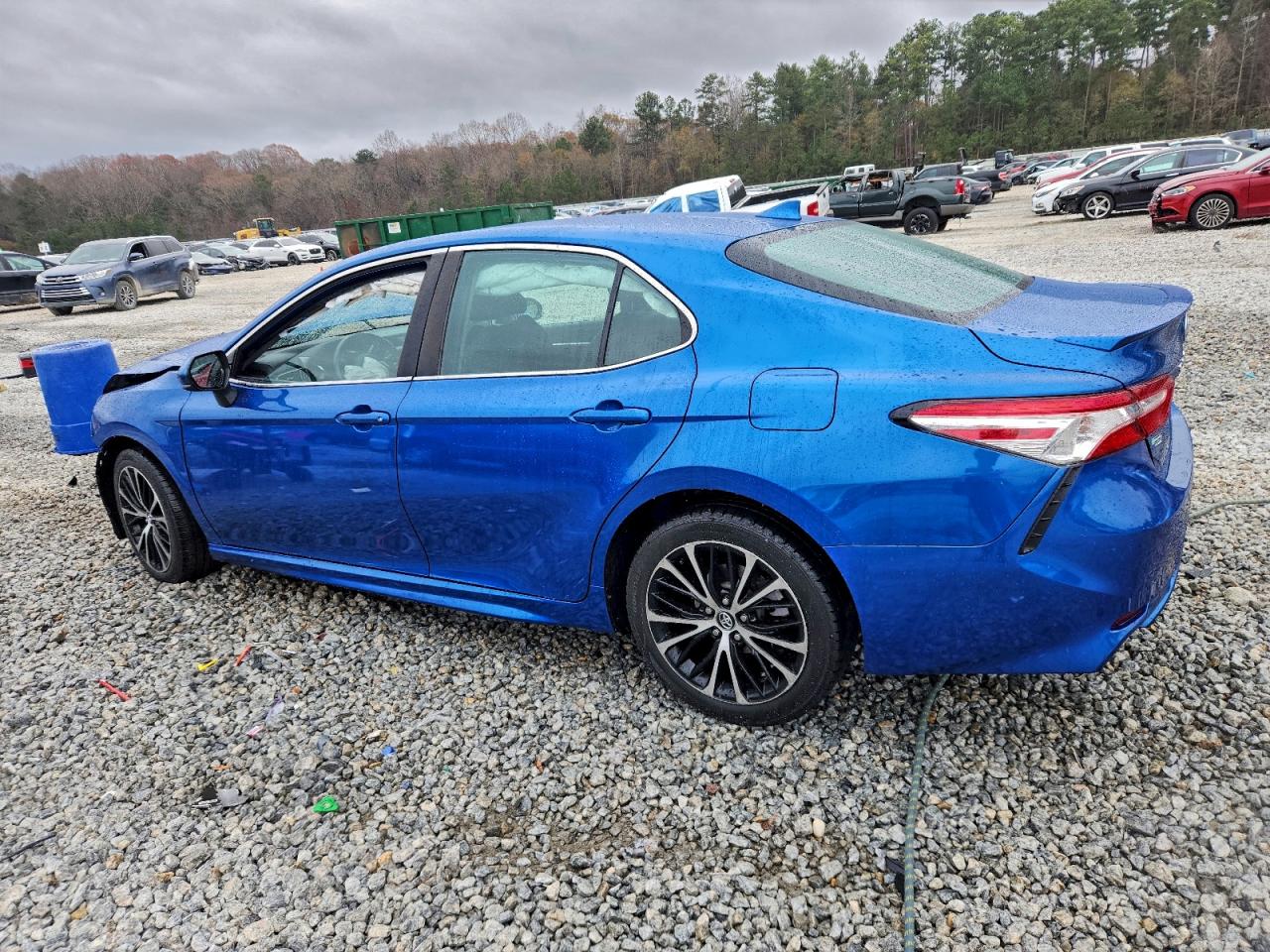 2020 TOYOTA CAMRY SE photo 3