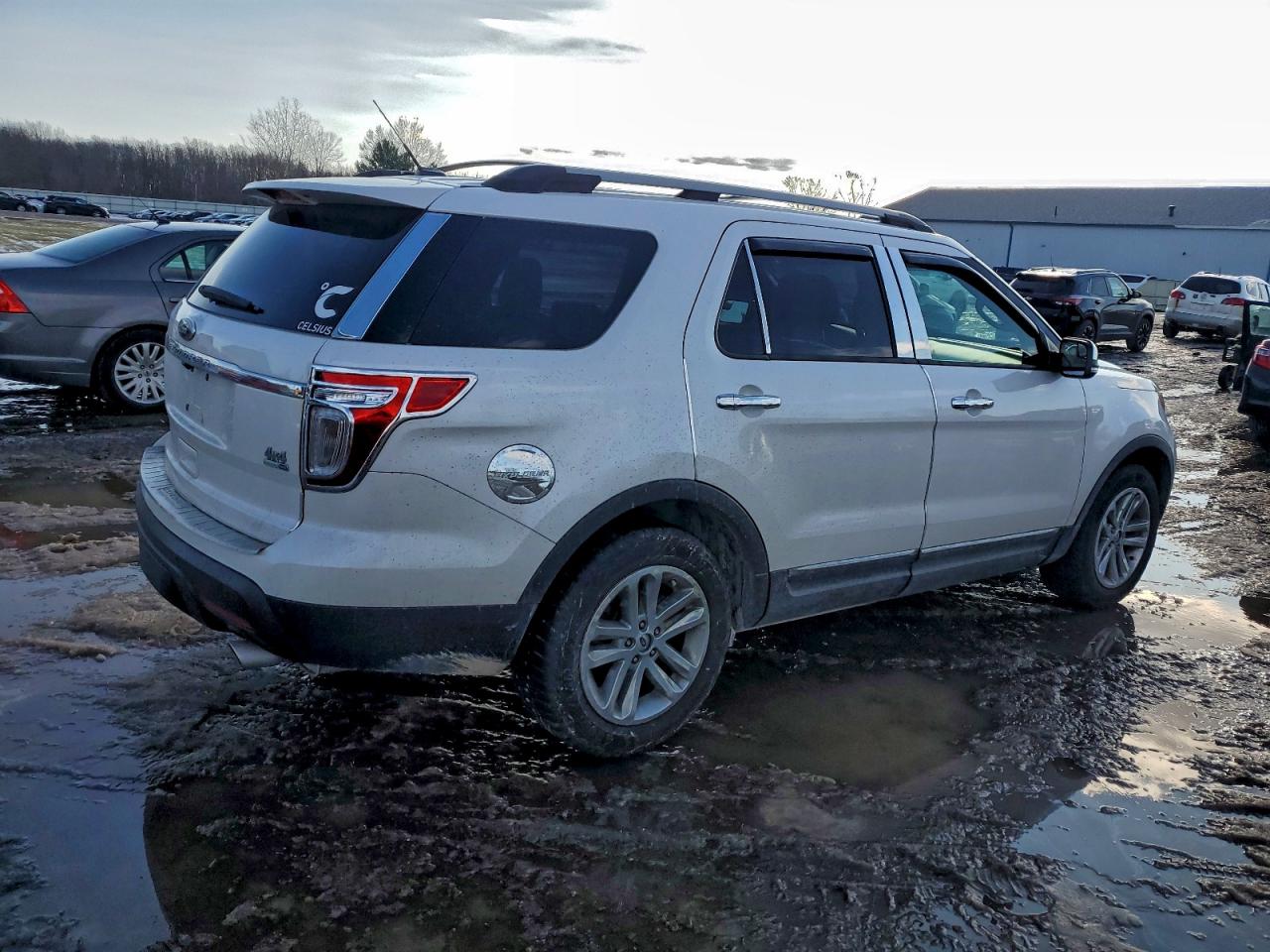 2014 FORD EXPLORER XLT photo 3