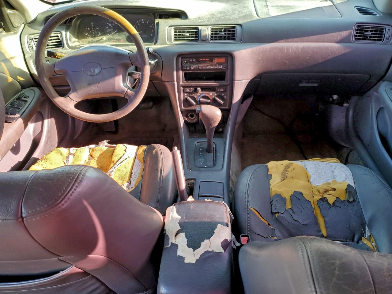 1997 TOYOTA CAMRY LE photo 15