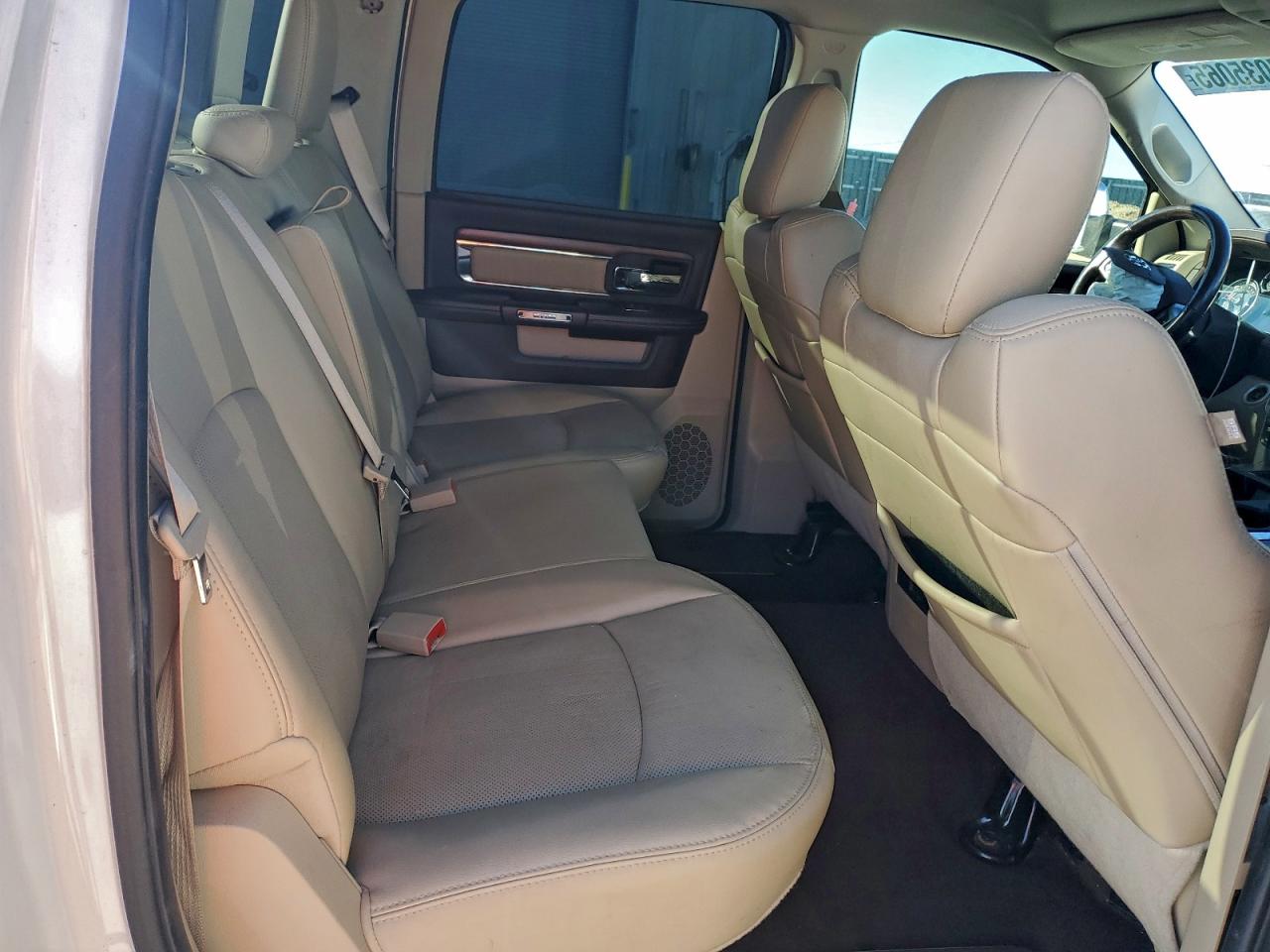 2014 RAM 1500 LARAMIE photo 19