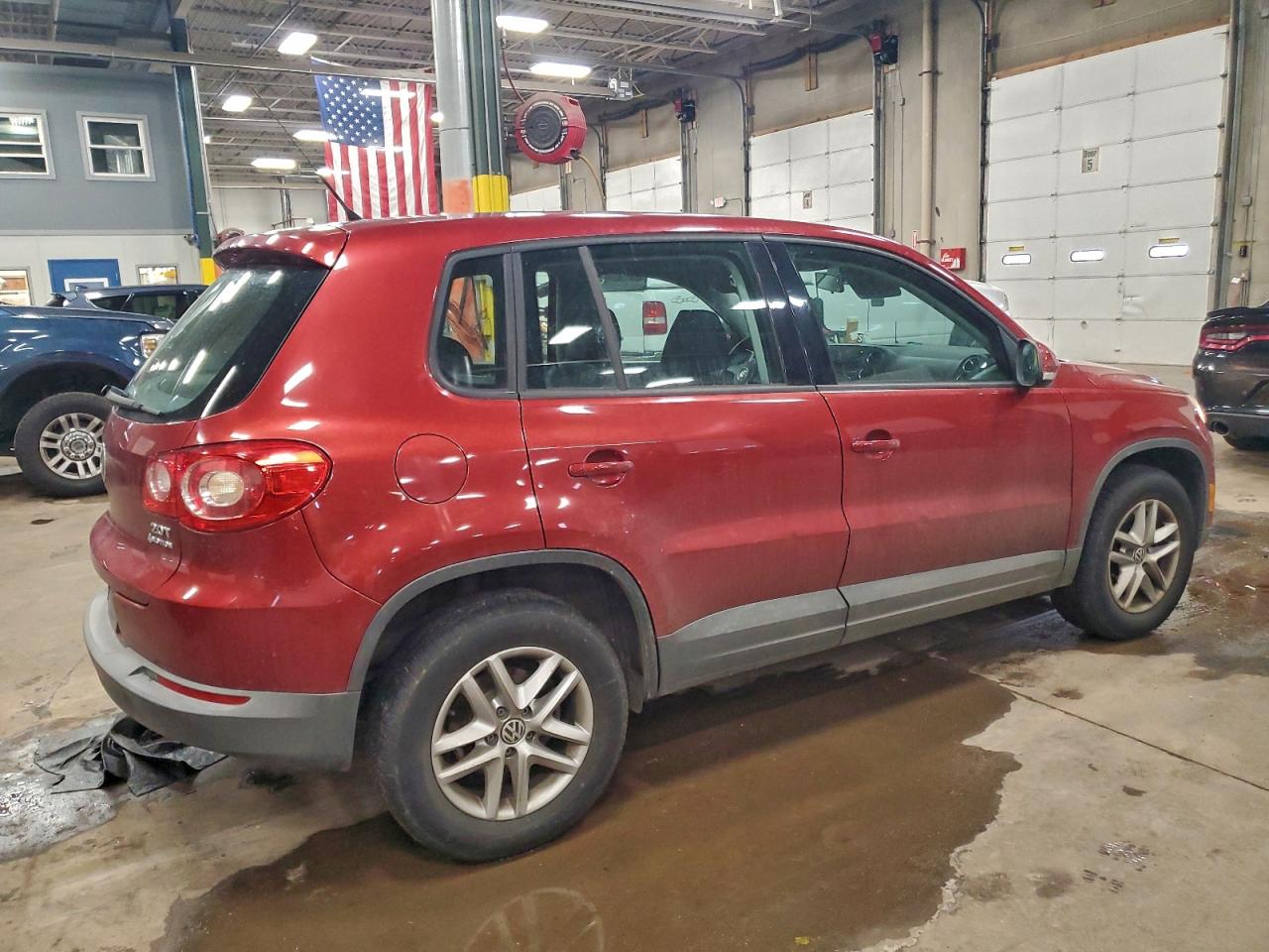 2011 VOLKSWAGEN TIGUAN S photo 7