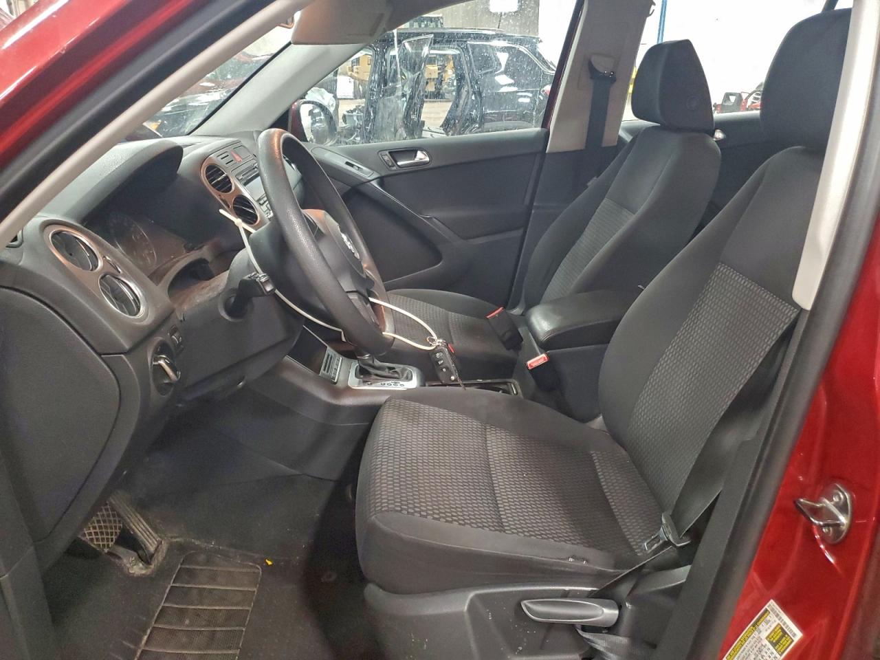 2011 VOLKSWAGEN TIGUAN S photo 19