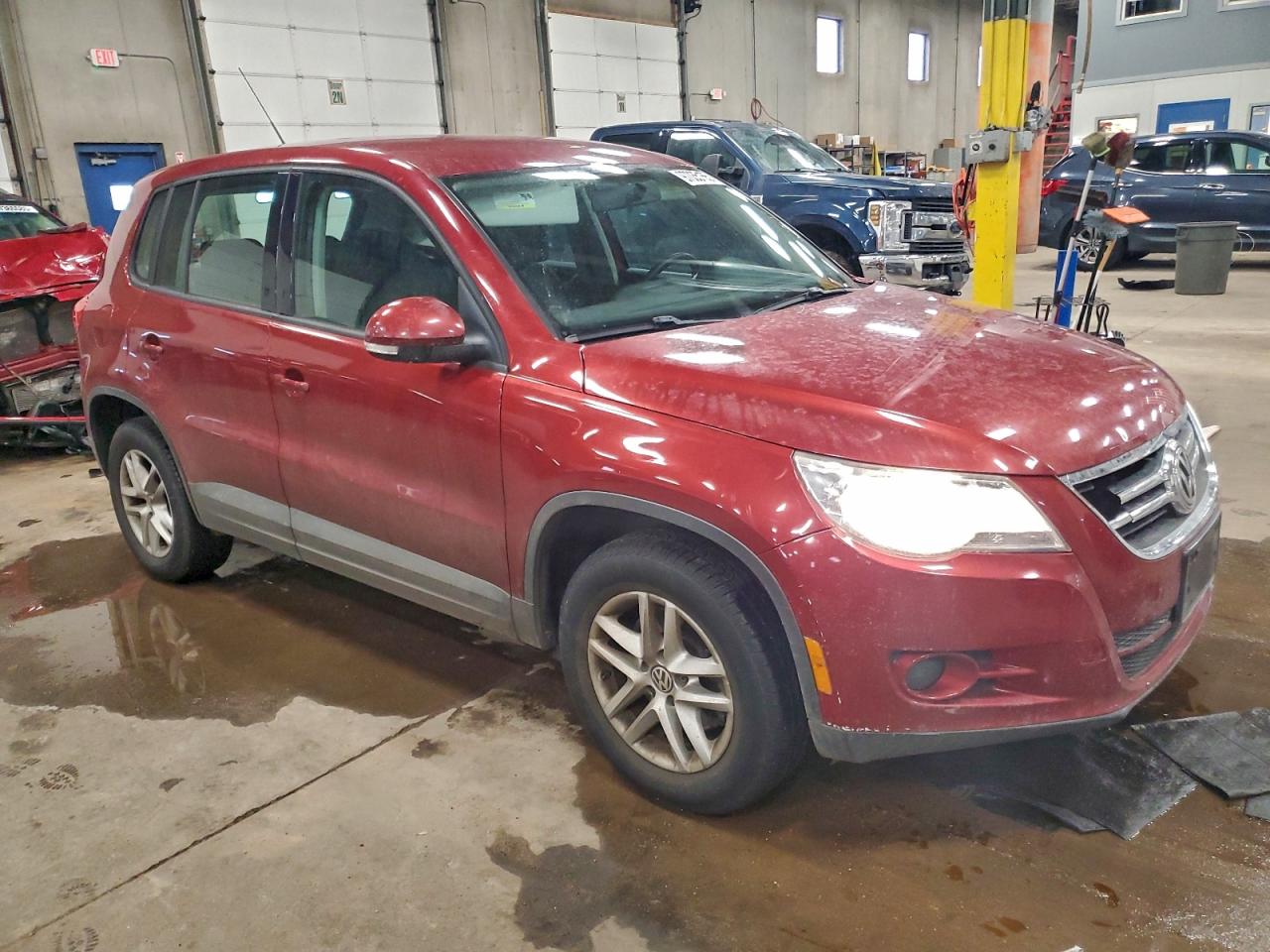 2011 VOLKSWAGEN TIGUAN S photo 10
