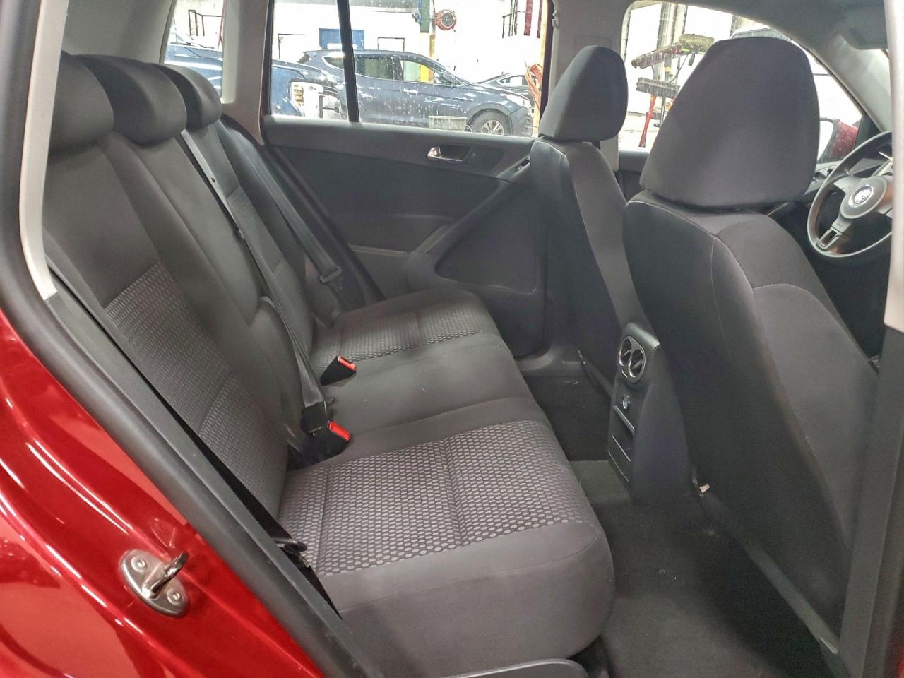2011 VOLKSWAGEN TIGUAN S photo 31