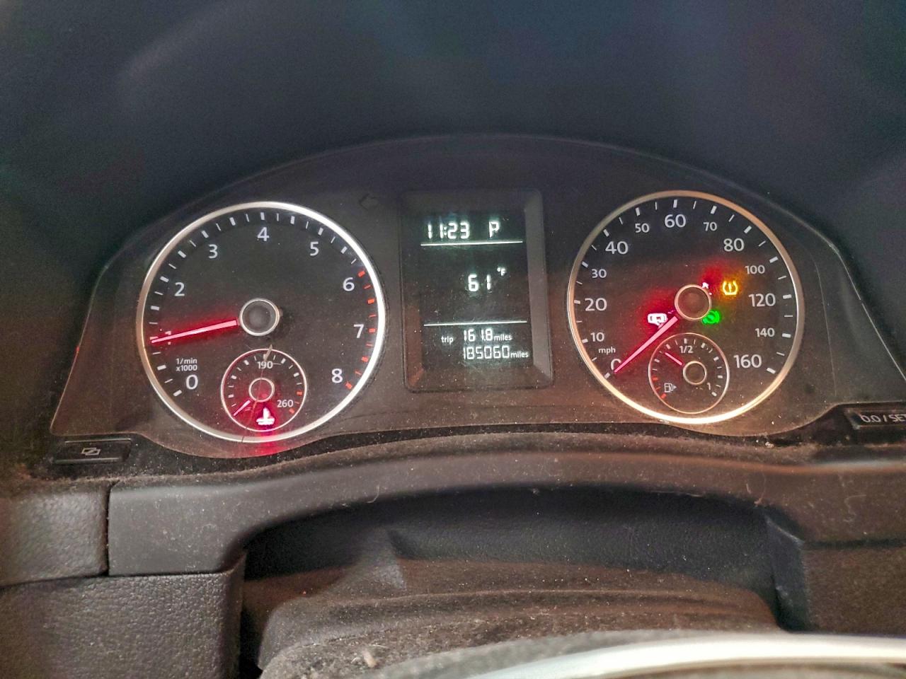 2011 VOLKSWAGEN TIGUAN S photo 25