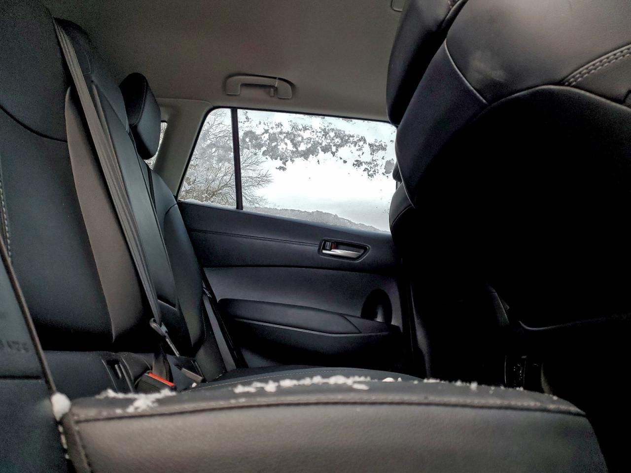 2022 TOYOTA COROLLA CROSS XLE photo 31
