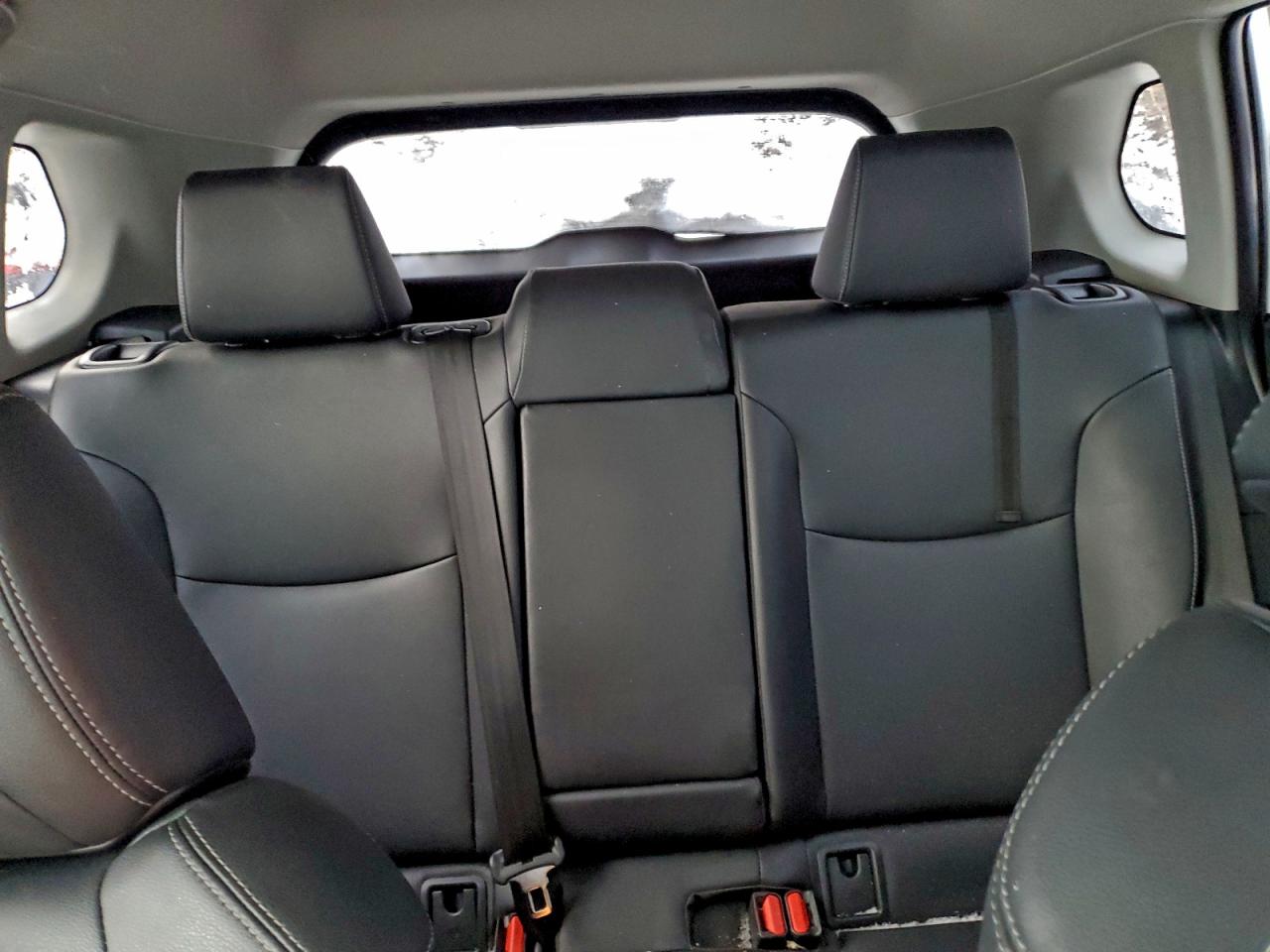2022 TOYOTA COROLLA CROSS XLE photo 28