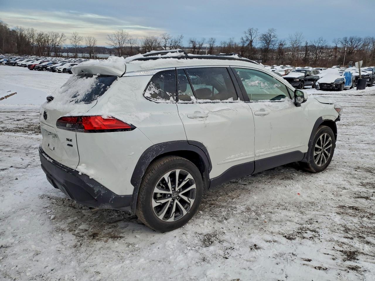 2022 TOYOTA COROLLA CROSS XLE photo 7