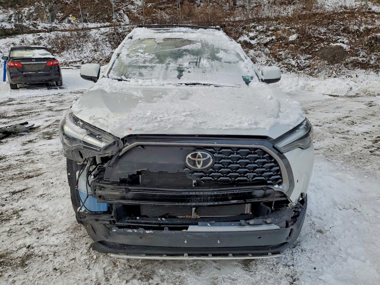 2022 TOYOTA COROLLA CROSS XLE photo 13