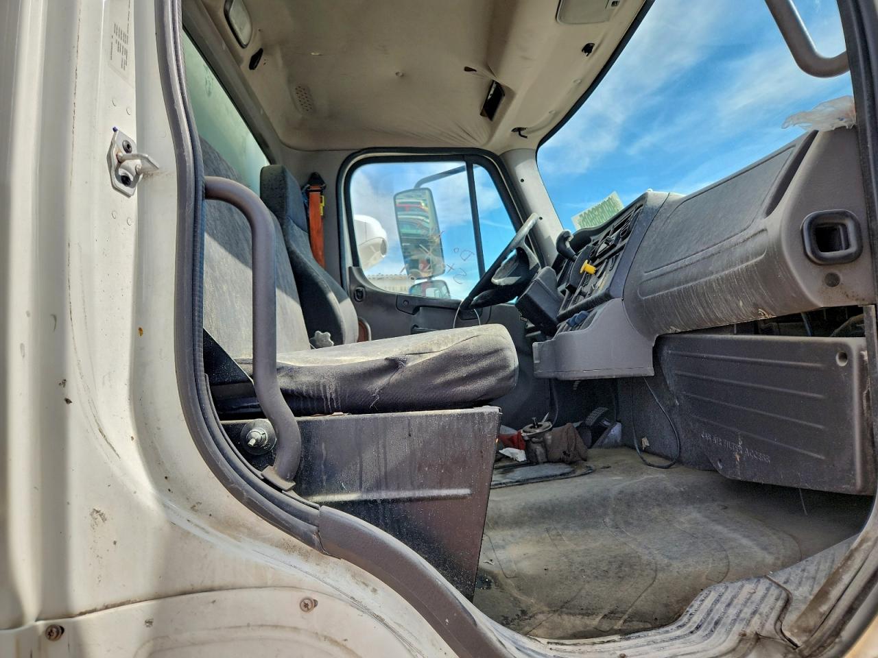 2020 FREIGHTLINER M2 106 MEDIUM DUTY photo 11