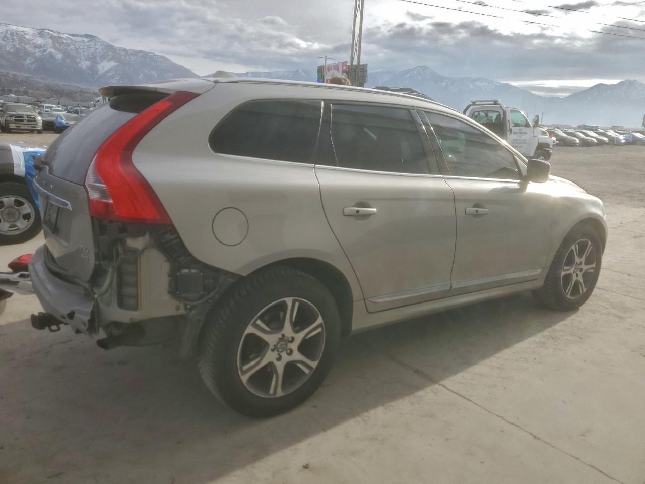 2015 VOLVO XC60 T6 PREMIER+ photo 3