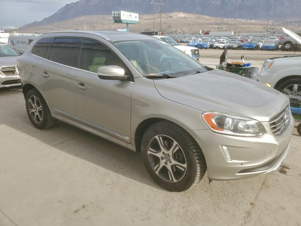 2015 VOLVO XC60 T6 PREMIER+ photo 4