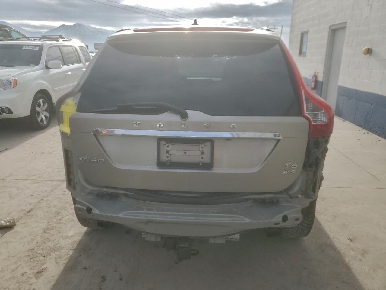 2015 VOLVO XC60 T6 PREMIER+ photo 6