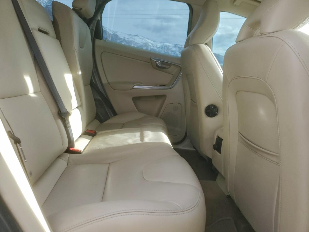 2015 VOLVO XC60 T6 PREMIER+ photo 10