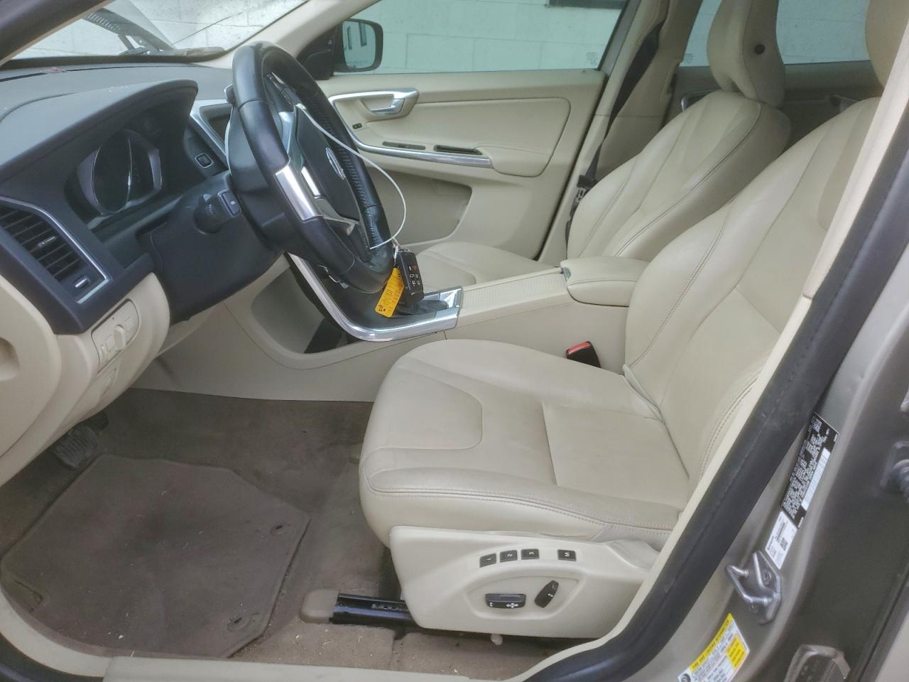 2015 VOLVO XC60 T6 PREMIER+ photo 7