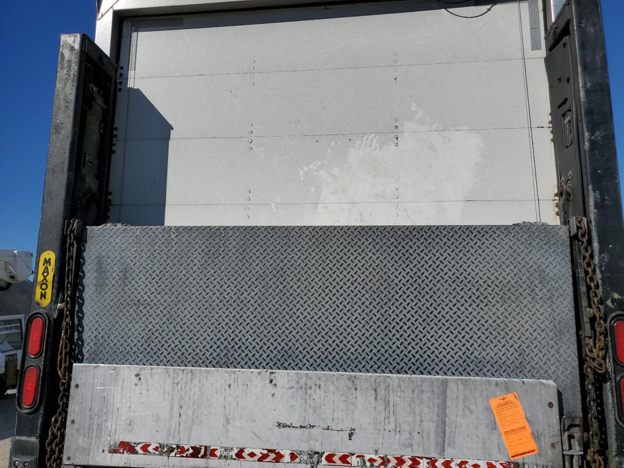 2017 FREIGHTLINER M2 106 MEDIUM DUTY photo 10