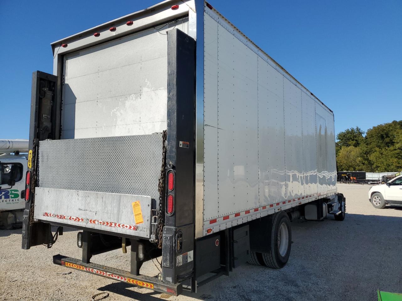 2017 FREIGHTLINER M2 106 MEDIUM DUTY photo 3