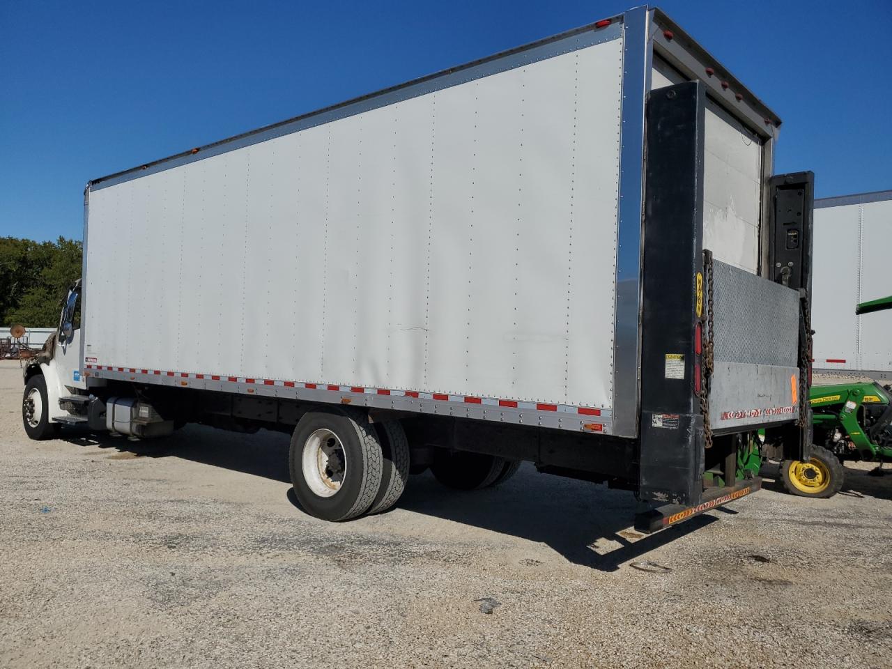 2017 FREIGHTLINER M2 106 MEDIUM DUTY photo 2