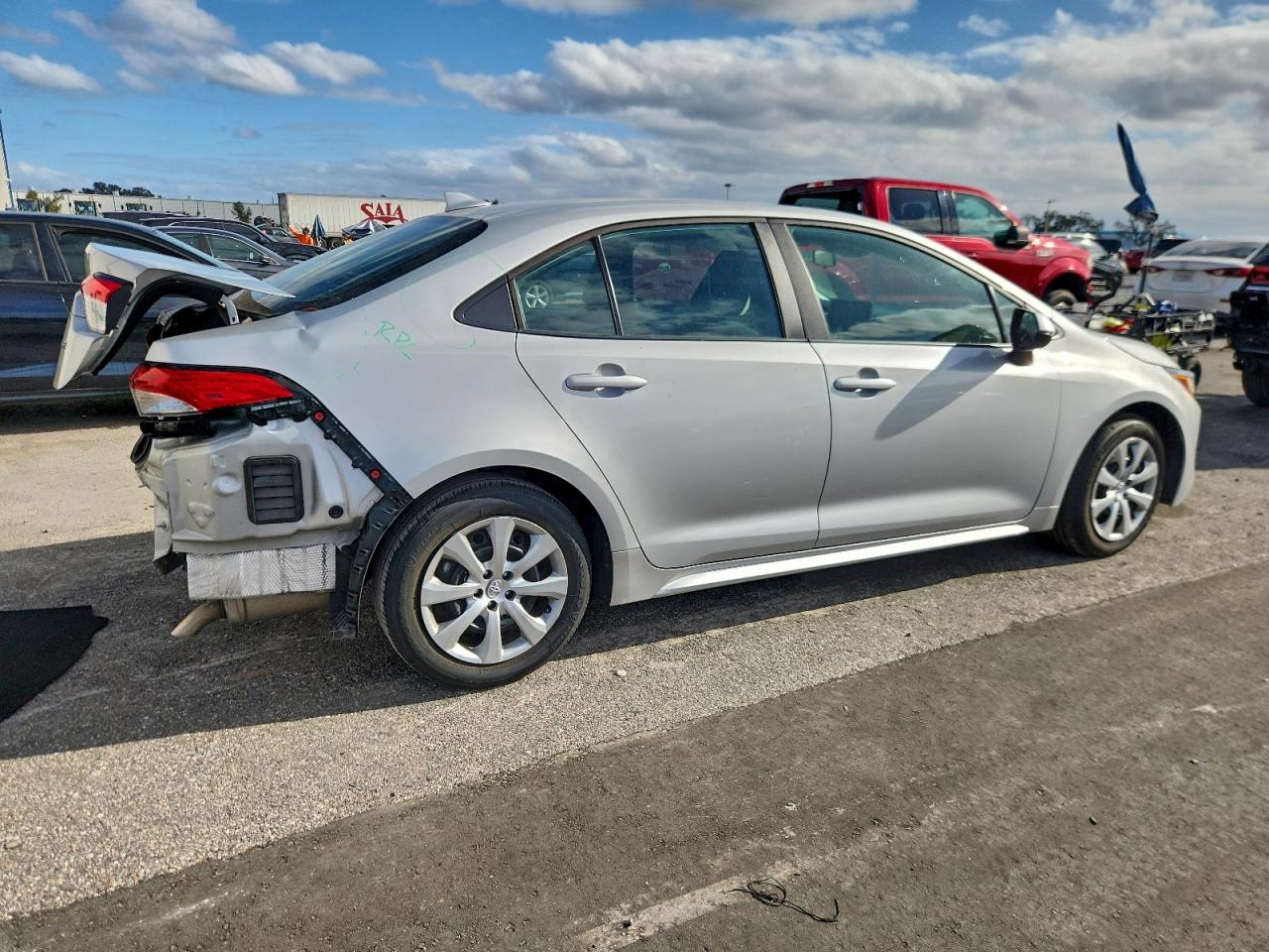 2023 TOYOTA COROLLA LE photo 3
