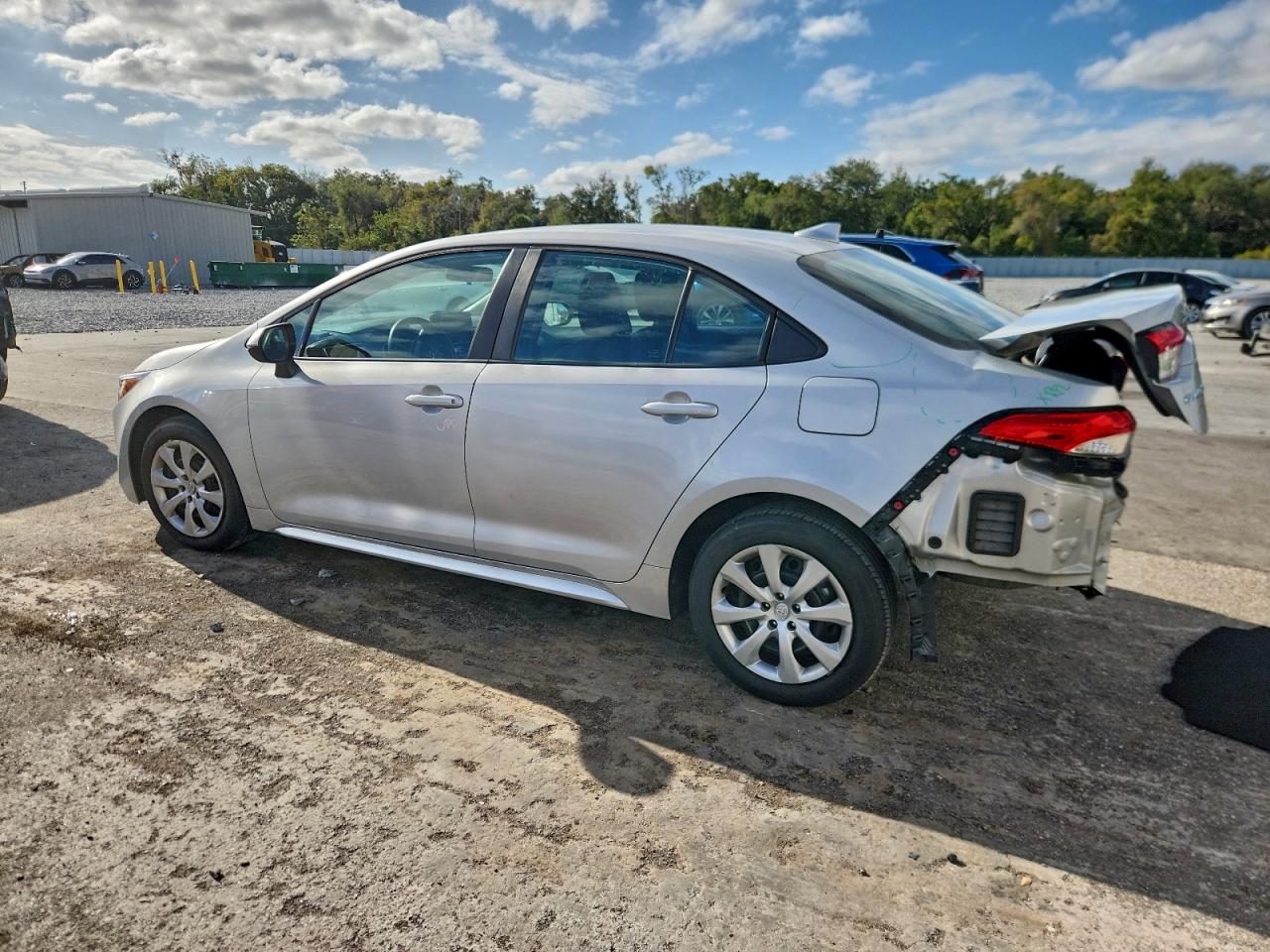 2023 TOYOTA COROLLA LE photo 2