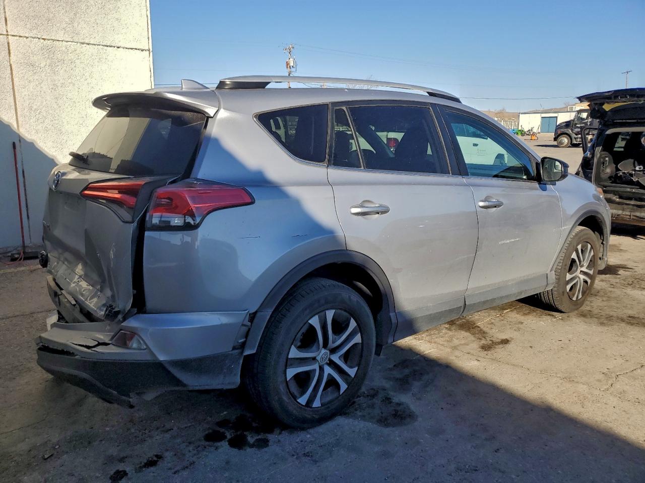 2016 TOYOTA RAV4 LE photo 3
