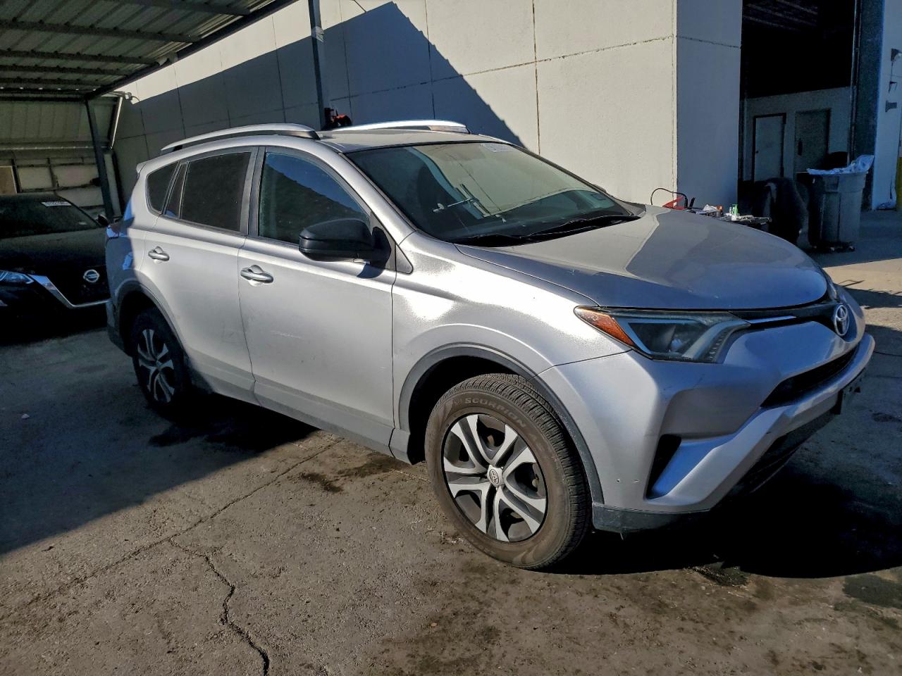 2016 TOYOTA RAV4 LE photo 4