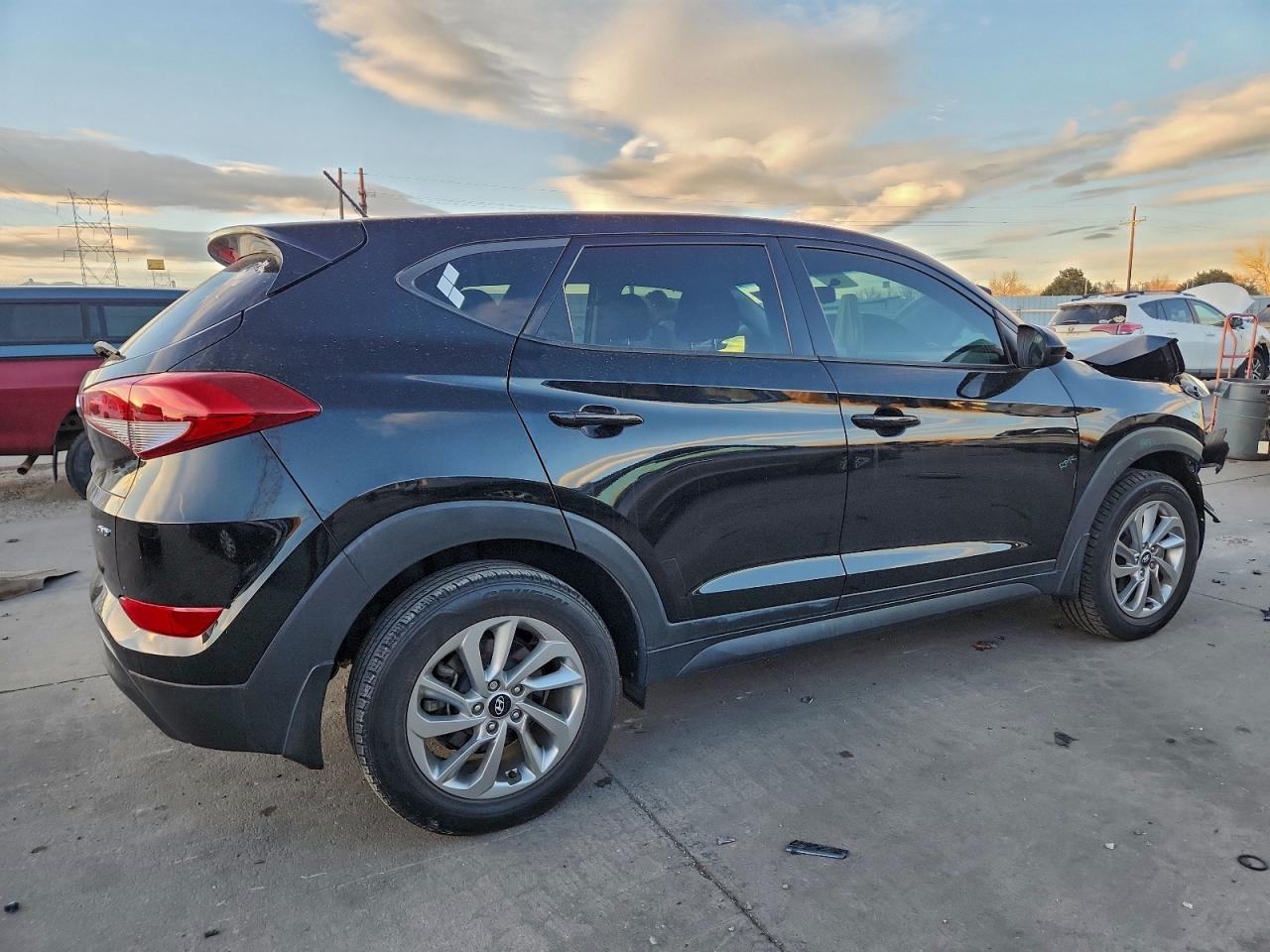 2018 HYUNDAI TUCSON SE photo 3