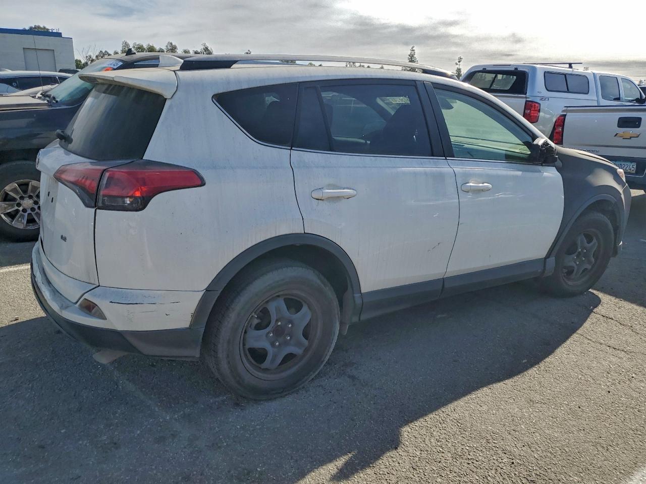 2017 TOYOTA RAV4 LE photo 5