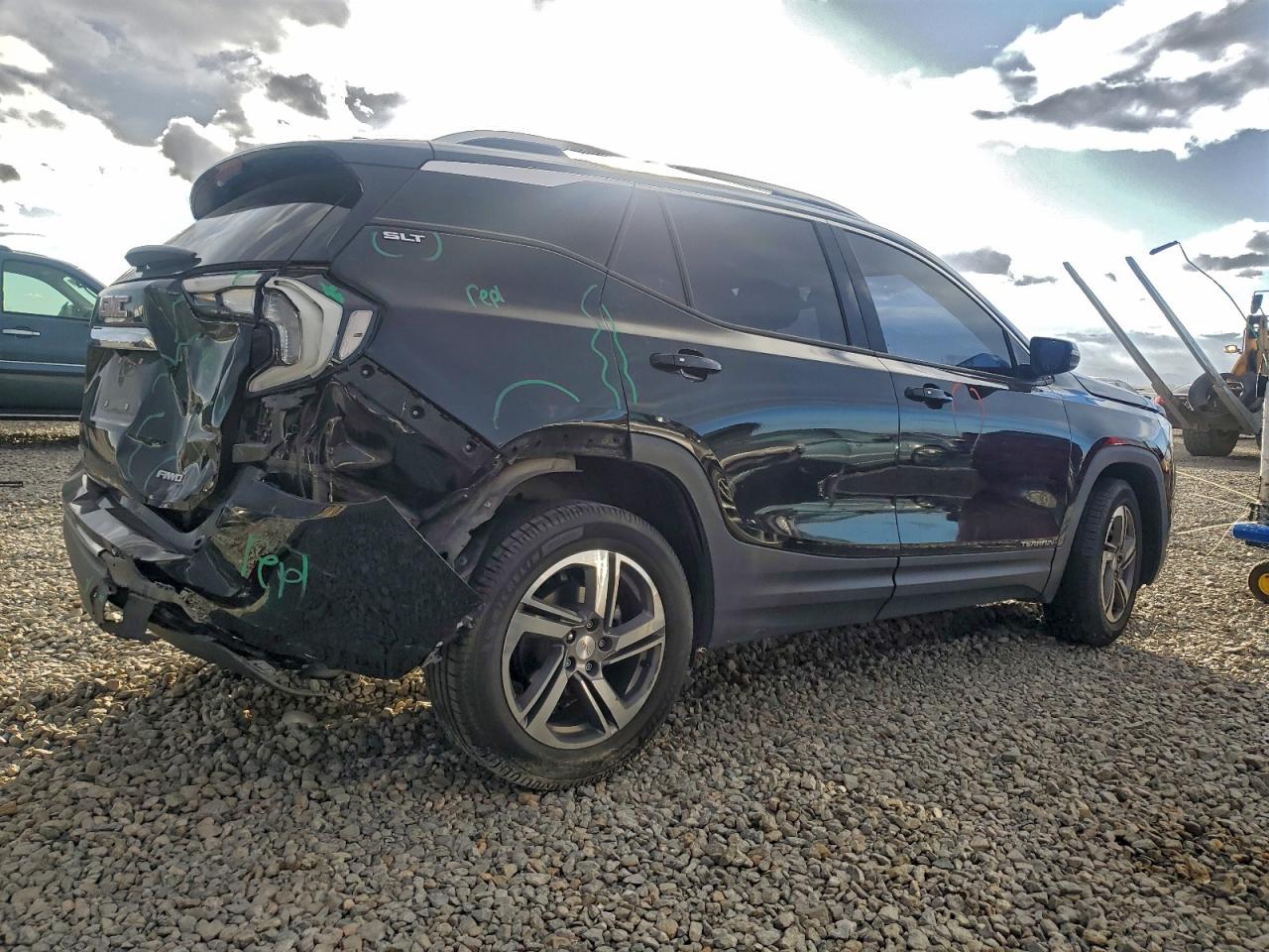 2019 GMC TERRAIN SLT photo 3