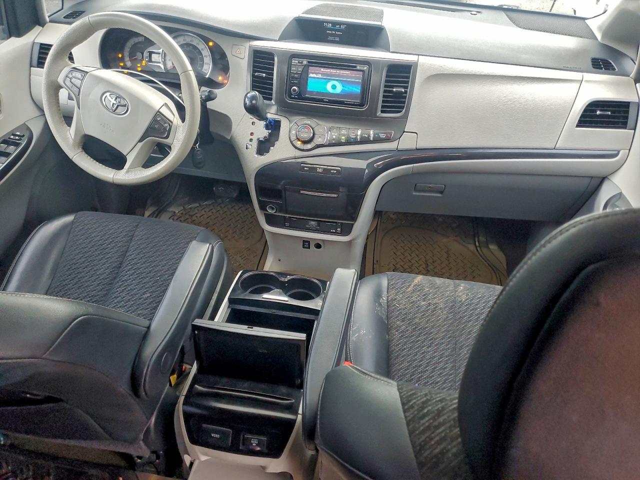 2014 TOYOTA SIENNA SPORT photo 22
