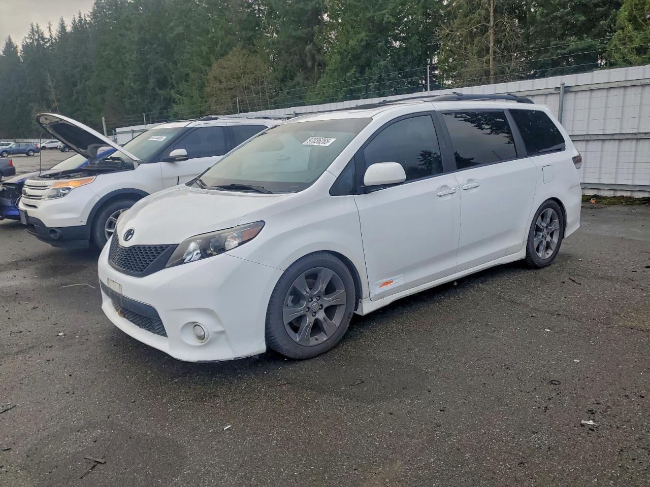2014 TOYOTA SIENNA