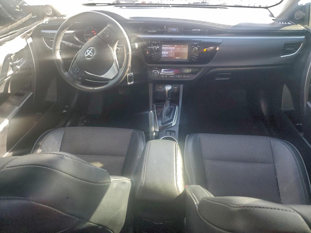 2015 TOYOTA COROLLA L photo 15