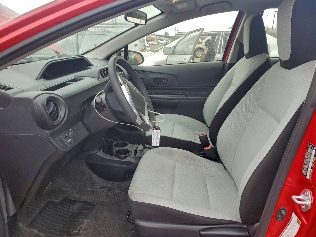 2016 TOYOTA PRIUS C ONE photo 13