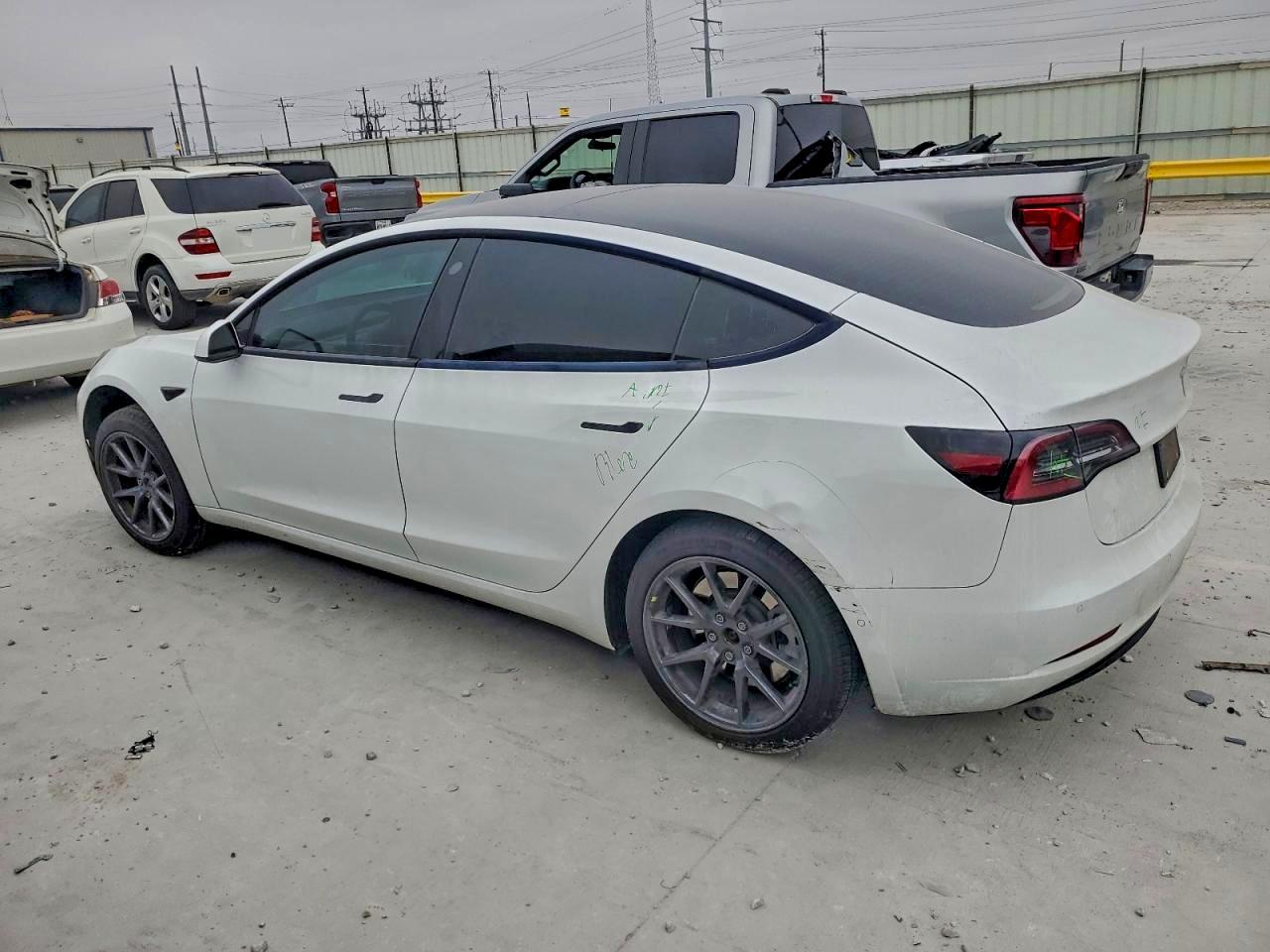 2022 TESLA MODEL 3 photo 2