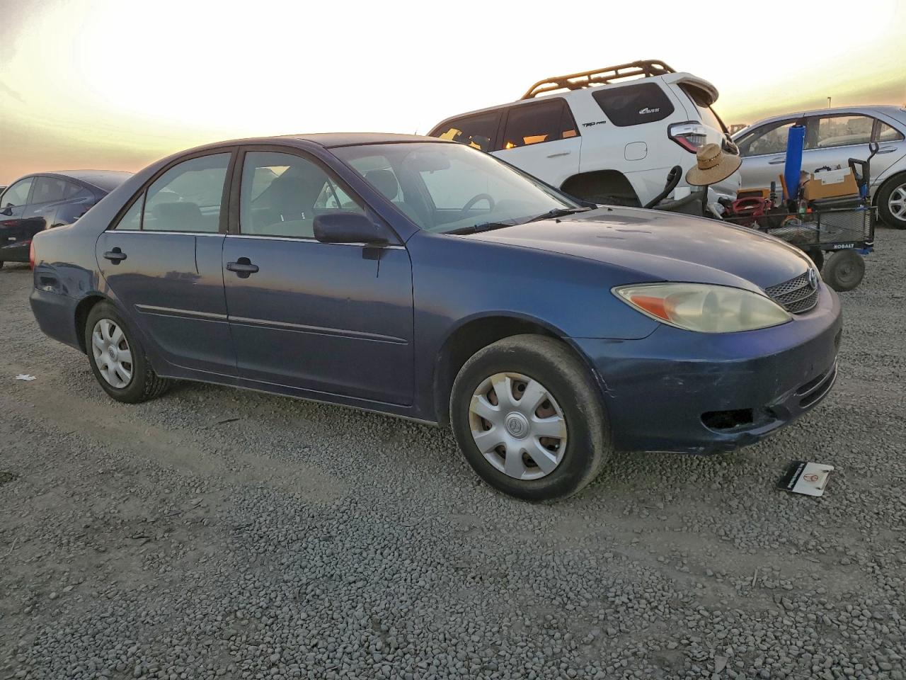 2004 TOYOTA CAMRY LE photo 4