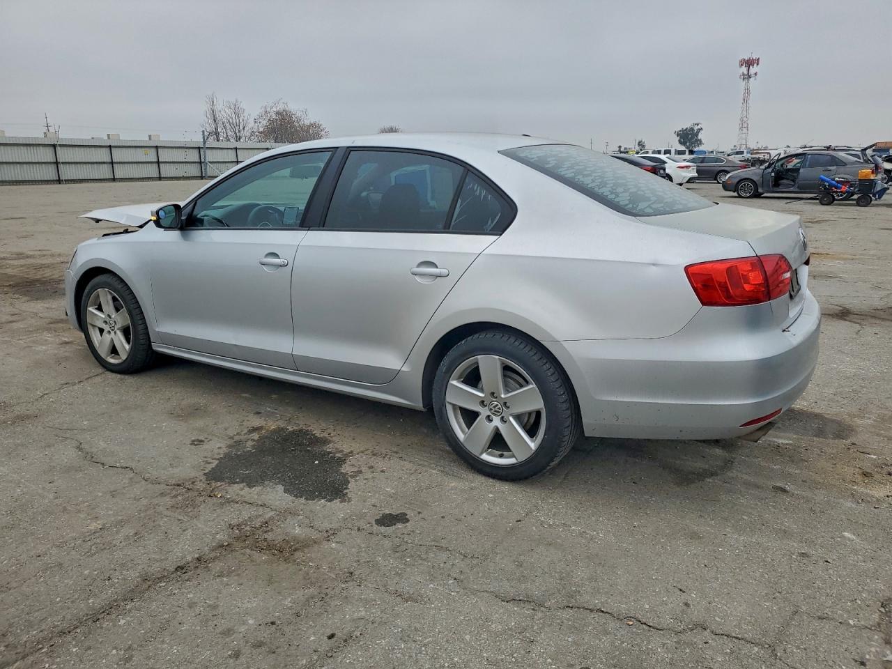 2012 VOLKSWAGEN JETTA SE photo 2