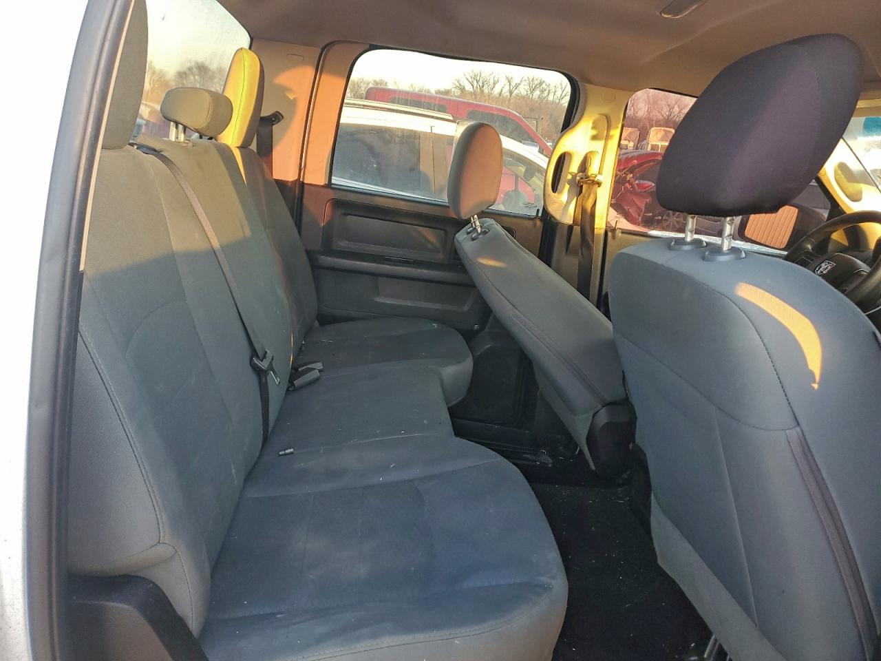 2016 RAM 1500 ST photo 10
