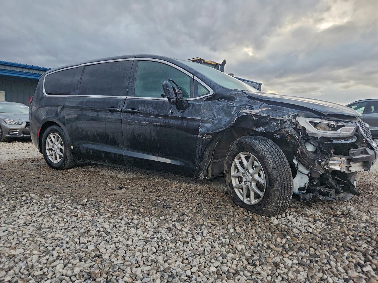 2025 CHRYSLER PACIFICA SELECT photo 4