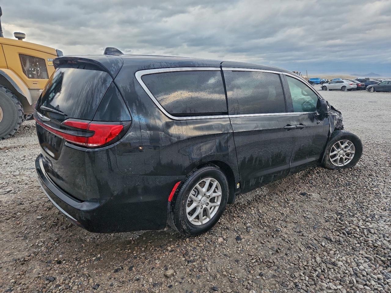 2025 CHRYSLER PACIFICA SELECT photo 3