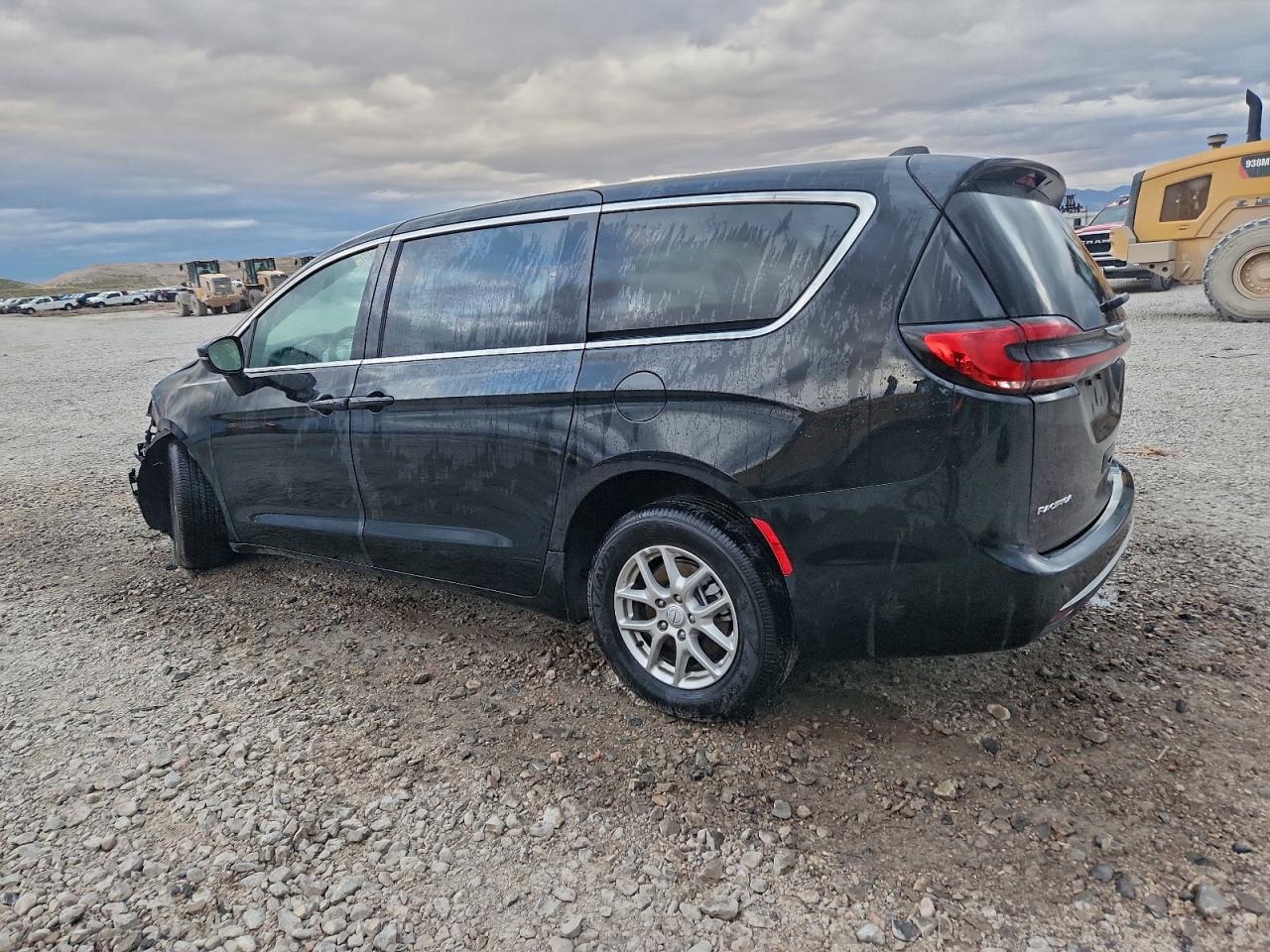 2025 CHRYSLER PACIFICA SELECT photo 2