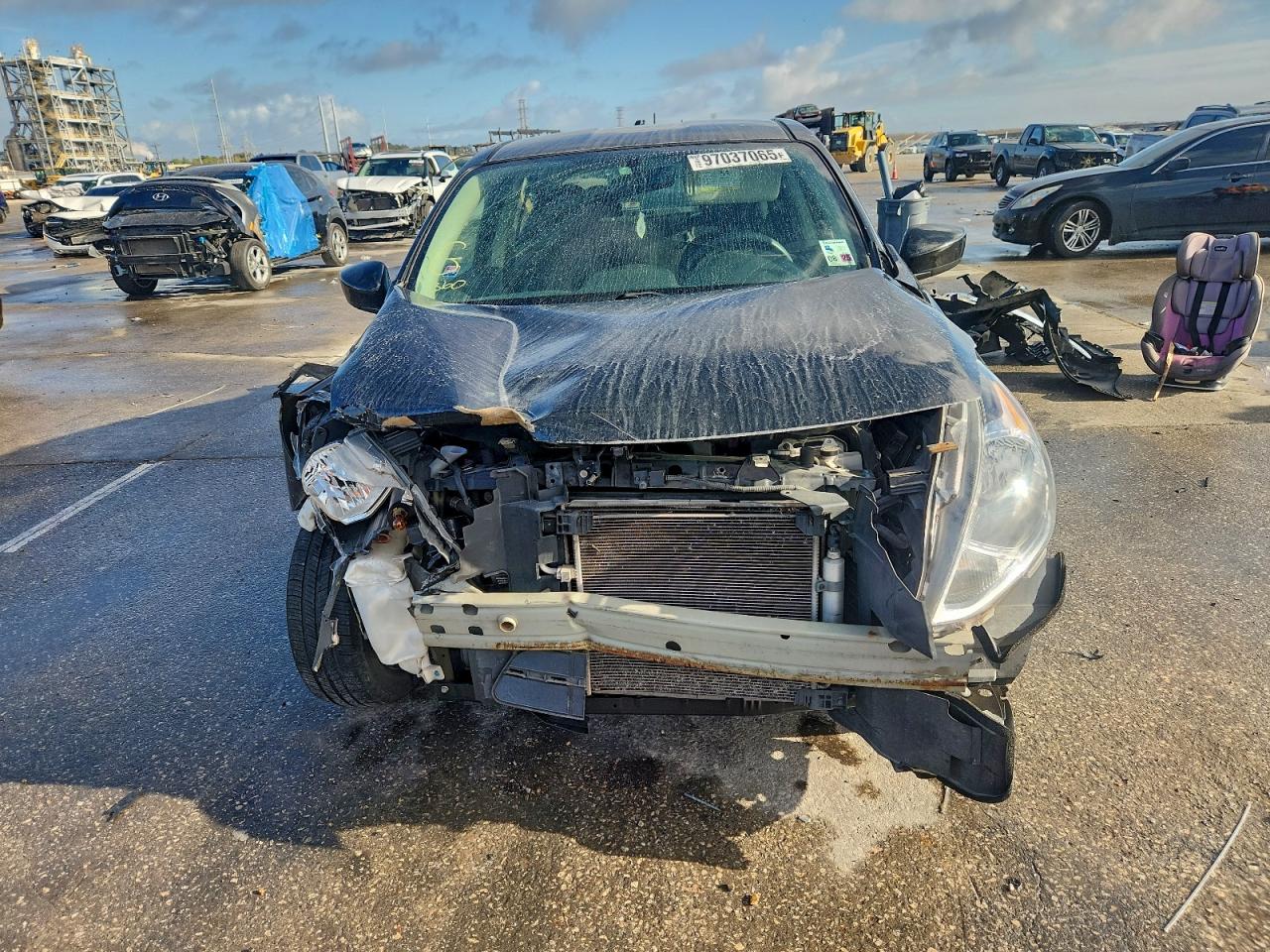 2019 NISSAN VERSA S photo 5