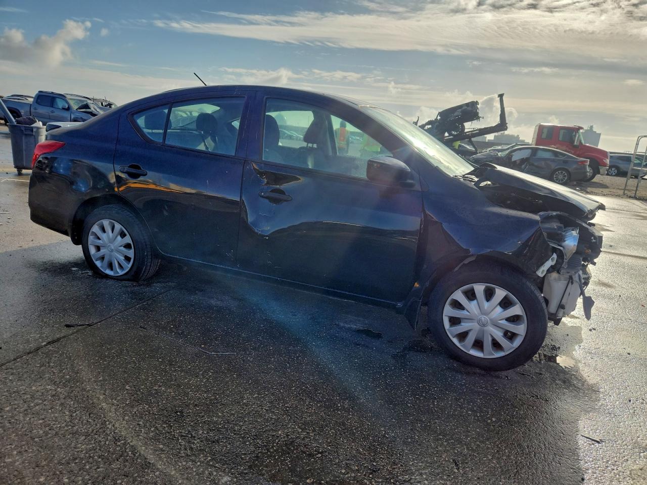 2019 NISSAN VERSA S photo 4