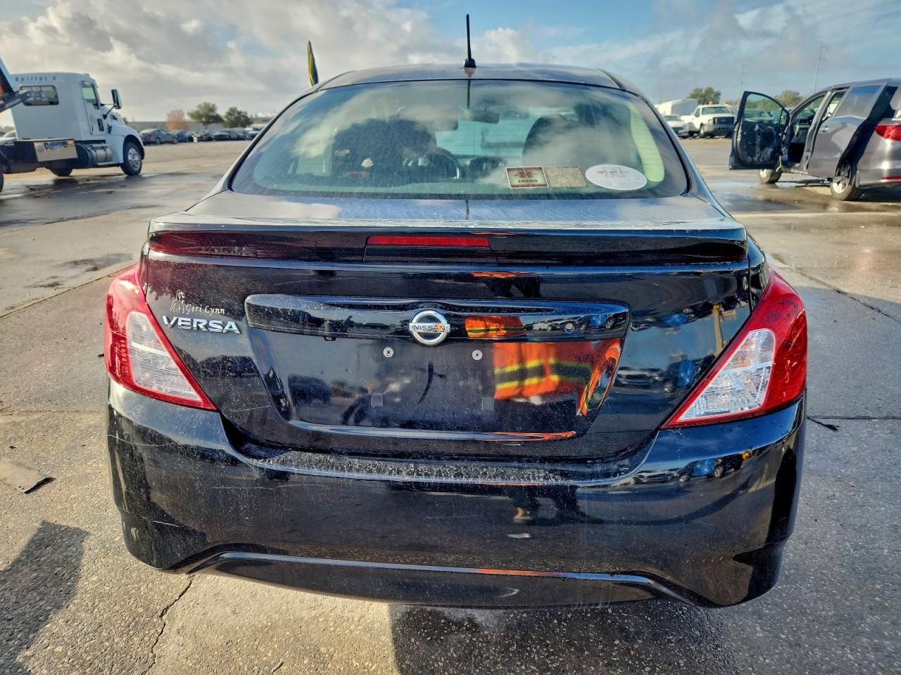 2019 NISSAN VERSA S photo 6