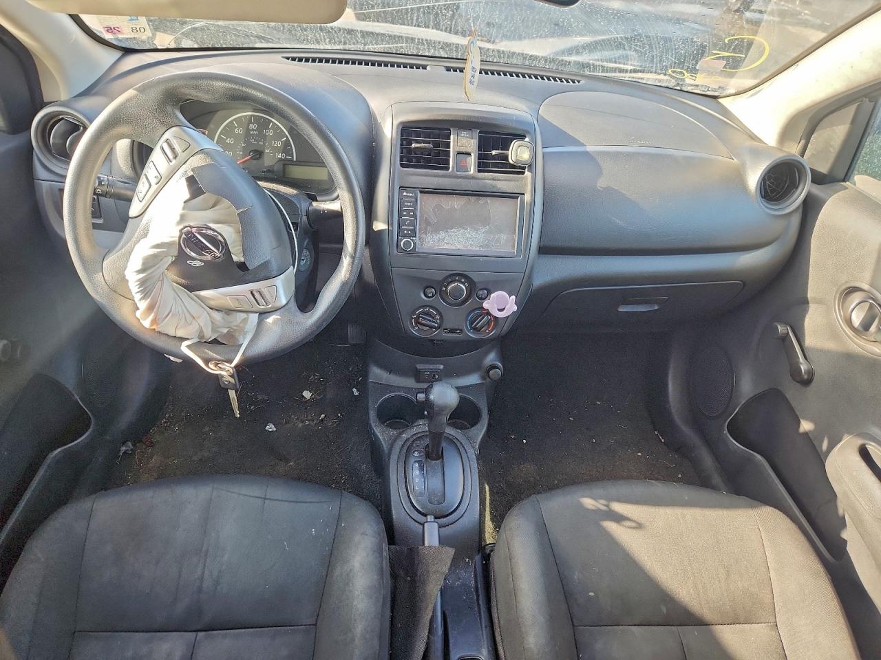 2019 NISSAN VERSA S photo 8
