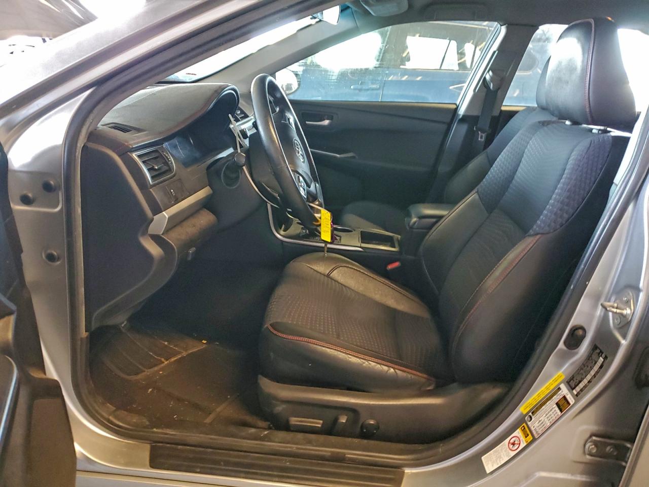 2015 TOYOTA CAMRY LE photo 7