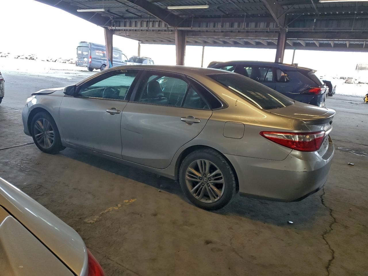 2015 TOYOTA CAMRY LE photo 2
