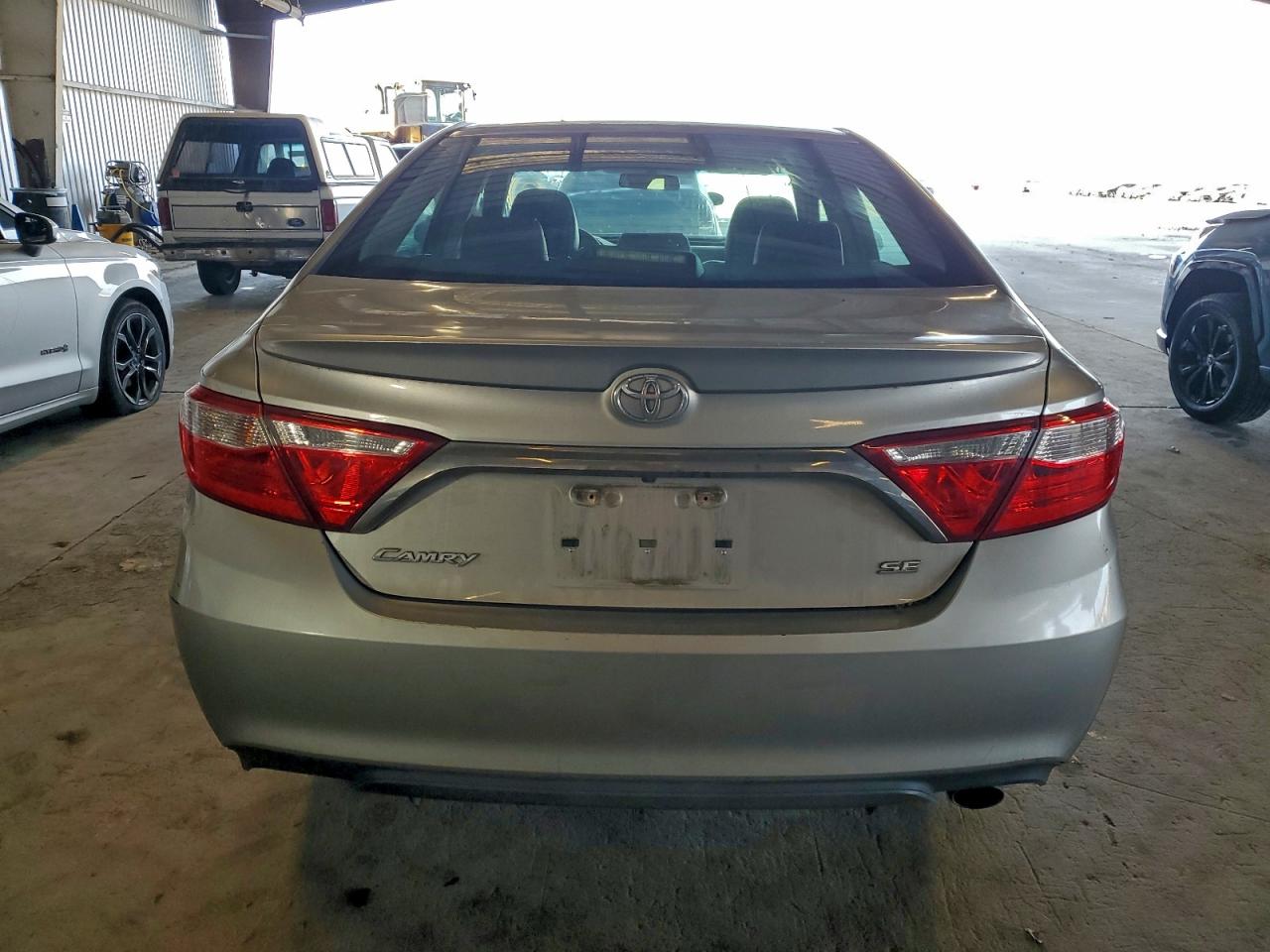 2015 TOYOTA CAMRY LE photo 6
